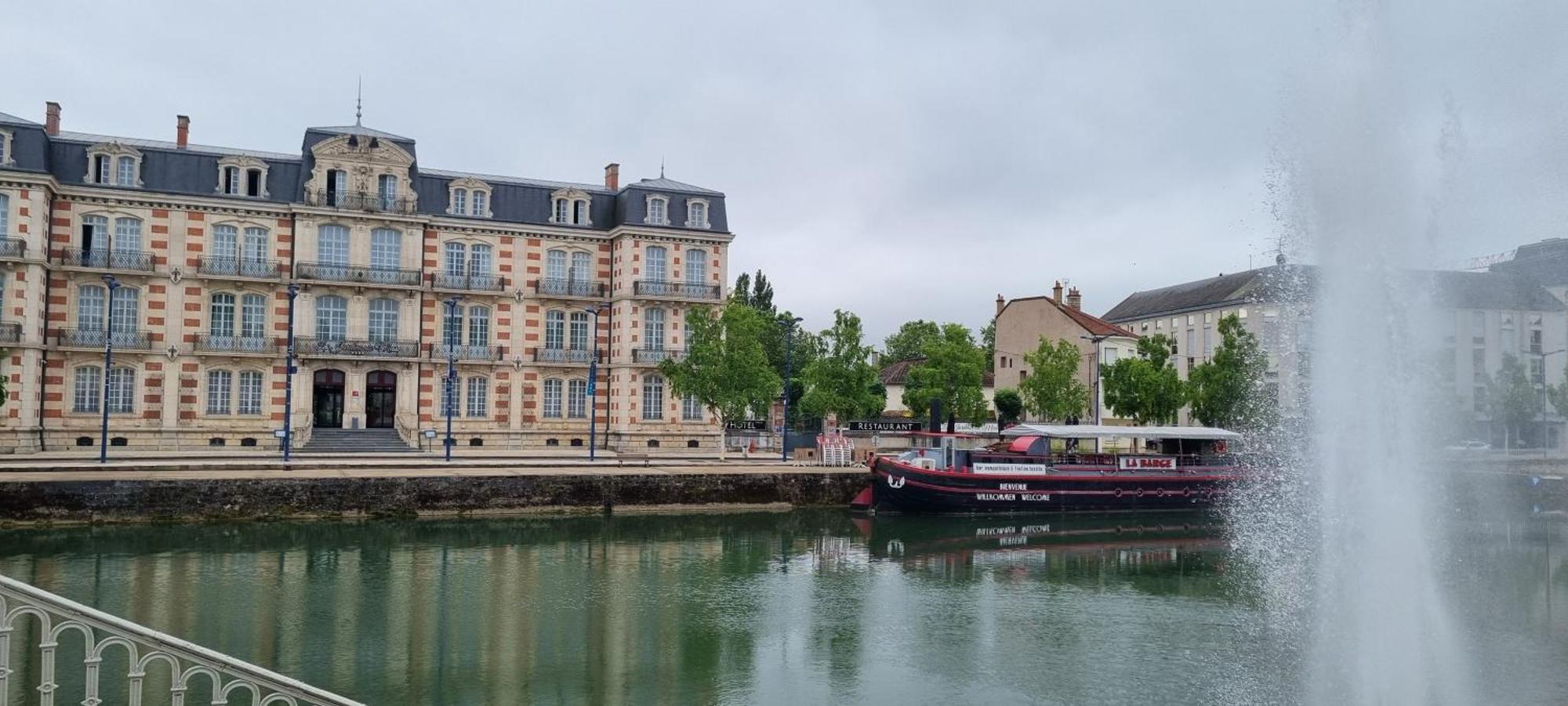 Auberge De Jeunesse - Hi Verdun Luaran gambar